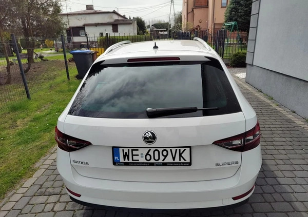 Skoda Superb cena 97899 przebieg: 121247, rok produkcji 2019 z Prudnik małe 562